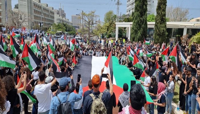 مستوطنو وشرطة الاحتلال يعتدون على طلاب فلسطينيين في جامعة تل أبيب
