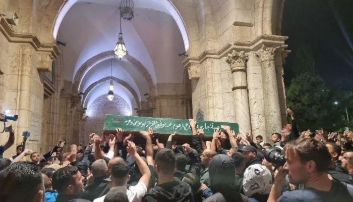 جماهير غفيرة تشيع