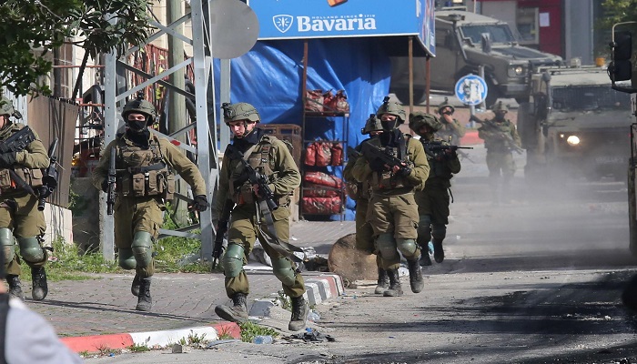 جيش الاحتلال يقتحم مخيم جنين واشتباكات مسلحة مع مقاومين


