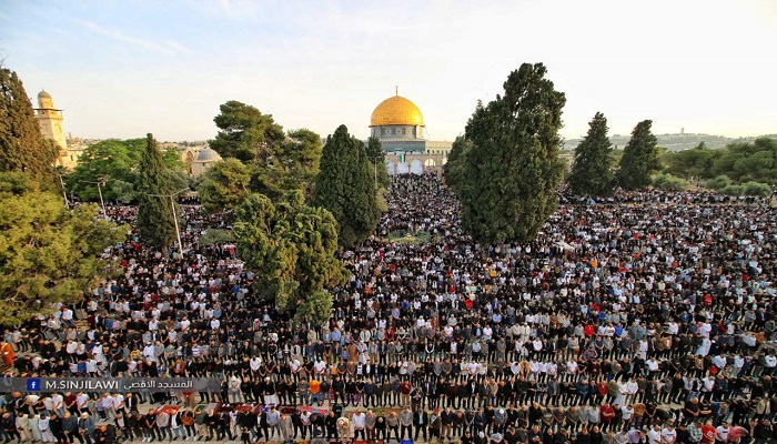 200 ألف فلسطيني أدوا صلاة العيد في المسجد الأقصى
