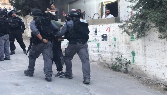 هيئة الأسرى: قوات الاحتلال تعتدي بالضرب على الأسير عرمان أثناء اعتقاله


