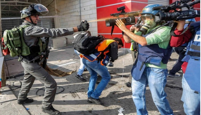 نقابة الصحفيين تحذر من استمرار الاحتلال بارتكاب مزيد من الجرائم بحق الصحفيين 


