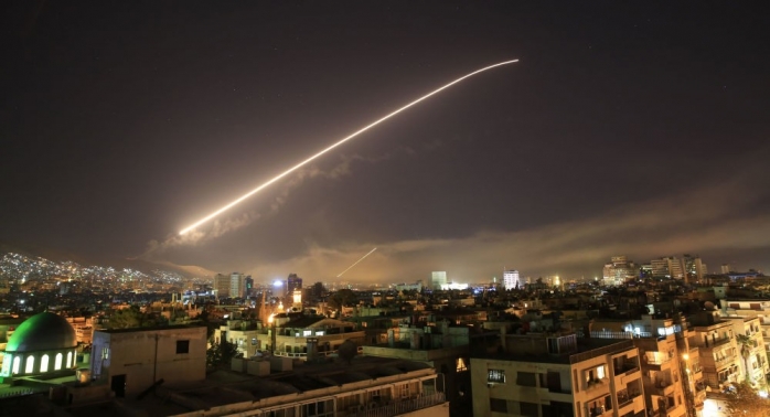 عدوان إسرائيلي على جنوب دمشق والدفاعات الجوية السورية تتصدى 
