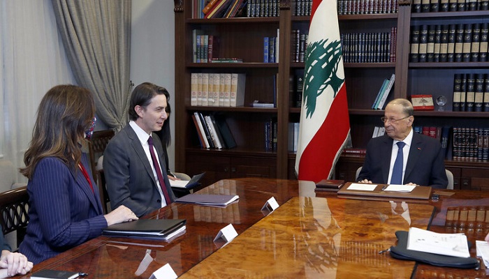الرئيس اللبناني يحمل الوسيط الأمريكي اقتراحا إلى إسرائيل بشأن نزاع الغاز البحري