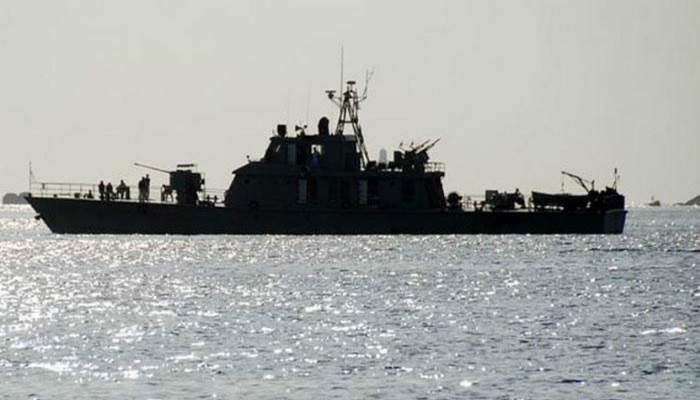 إيران تضبط سفينة تحمل 90 ألف لتر من الوقود المهرب في مياهها الإقليمية
