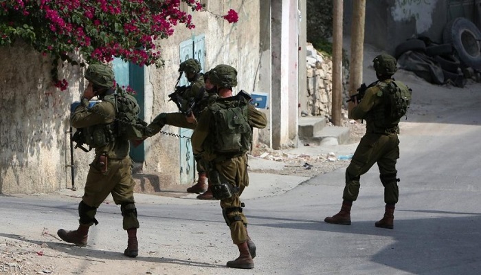 الاحتلال يفتح تحقيقا في طرد قوة من الأمن الوطني الفلسطيني لجنوده في الخليل 

