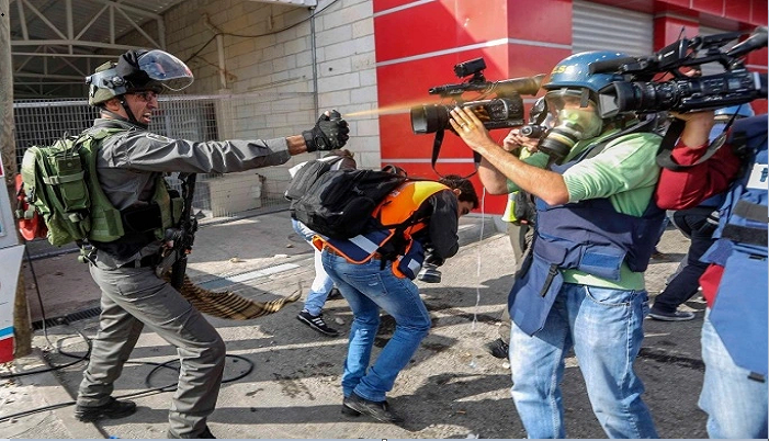 صحفي إسرائيلي: جيش الاحتلال لن يتردد في استهداف الصحفيين الفلسطينيين

