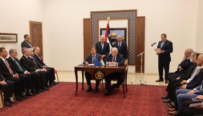 توقيع اتفاقية تمويل