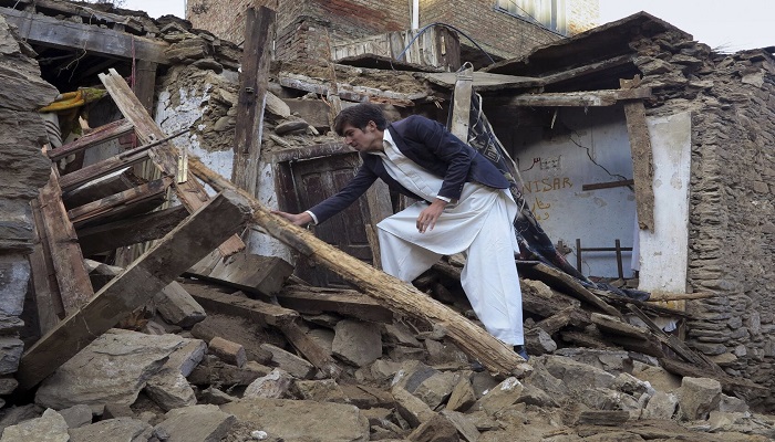 1000 قتيل في زلزال يضرب أفغانستان

