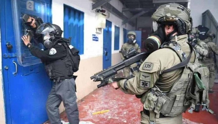 قوات القمع تقتحم غرفة 2 في قسم الأسرى بسجن عسقلان
