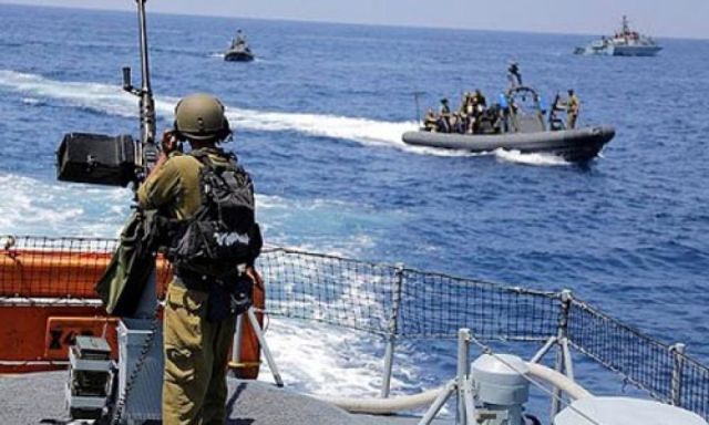 
الاحتلال يعتقل أربعة صيادين ويدمر محرك قارب وشباك ببحر غزة
