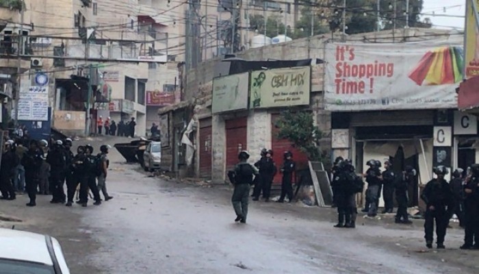 الاحتلال يقتحم مخيم شعفاط ويداهم عددا من المحلات التجارية