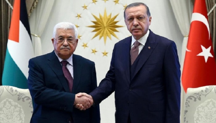 الرئيس عباس يصل تركيا في زيارة رسمية

