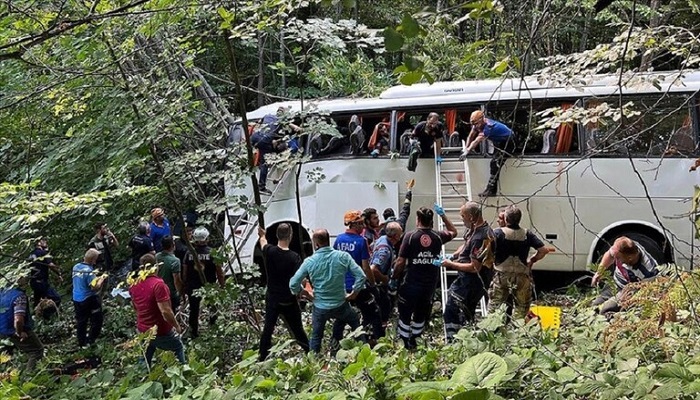 قتيل وعشرات المصابين بحادث حافلة سياحية في تركيا
