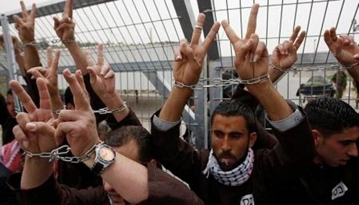 تخوفات إسرائيلية من اندلاع انتفاضة في السجون والضفة 

