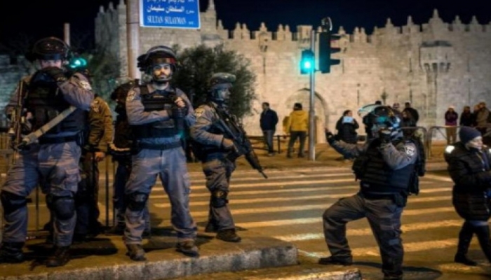 الاحتلال يعتقل شابا من باب العمود
