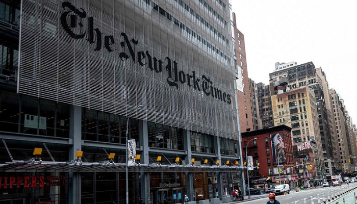 نيويورك تايمز توقف تعاملها مع صحفيين فلسطينيين بسبب منشوراتهم على فيسبوك
