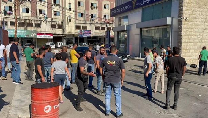 مودع جديد يقتحم مصرفا في لبنان وقرار بإغلاق البنوك 3 أيام
