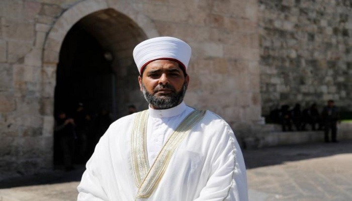 الاحتلال يعتقل مدير المسجد الأقصى
