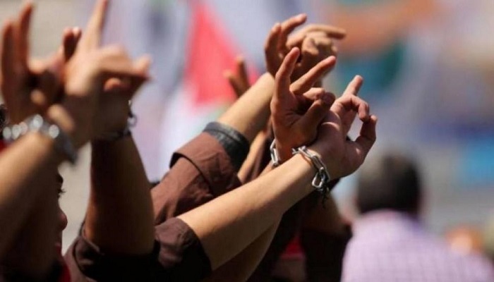 30 معتقلا يخوضون غدا إضرابا مفتوح عن الطعام رفضا لاستمرار اعتقالهم الاداري