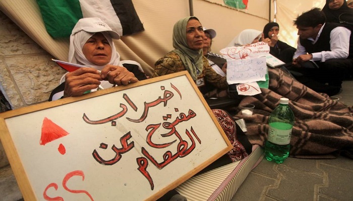 لليوم الرابع: 30 أسيرا يواصلون إضرابهم عن الطعام رفضا لاعتقالهم الإداري
