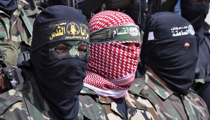 موقع عبري: حماس والجهاد تتعاونان لتشكيل خلايا عسكرية بالضفة 

