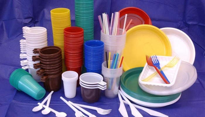 بريطانيا قد تحظر استخدام الأواني البلاستيكية
