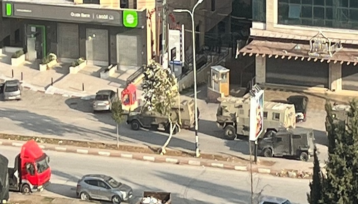  19 معتقلا من الضفة.. الاحتلال يعتقل شابا من نابلس بعد محاصرة عمارة سكنية 