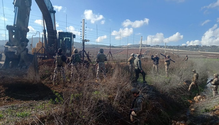 الجيش اللبناني يوقف عمل جرافة تابعة للاحتلال عند حدود مستوطنة المطلة