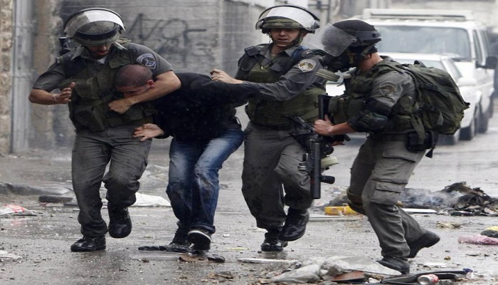 بيت لحم: وحدات خاصة إسرائيلية تعتقل شابا من مخيم الدهيشة
