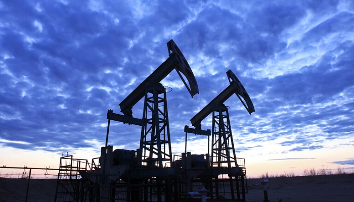 ارتفاع أسعار النفط مع ضعف الدولار
