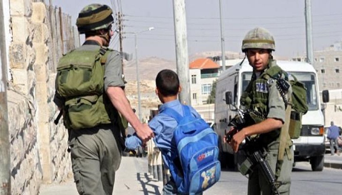 الاحتلال يقتحم بلدة الخضر ويصيب عددا من طلبة المدارس بحالات اختناق