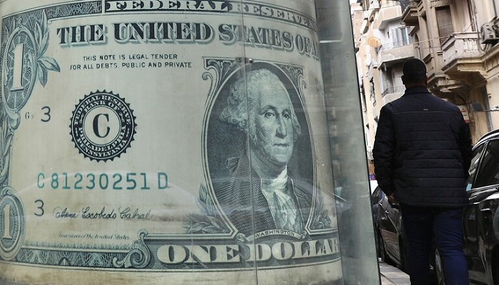 الدولار يرتفع إلى مستوى قياسي جديد في مصر
