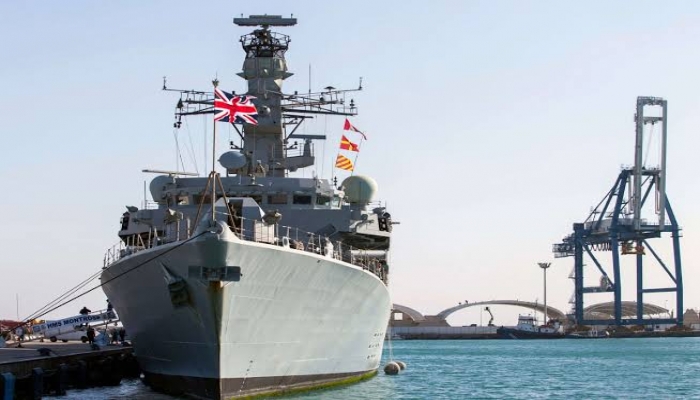 بريطانيا ترسل سفينتين حربيتين دعماً لإسرائيل
