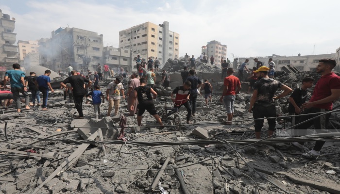 انتشال 10 شهداء بعد قصف طائرات الاحتلال لمنزل في خان يونس جنوب القطاع

