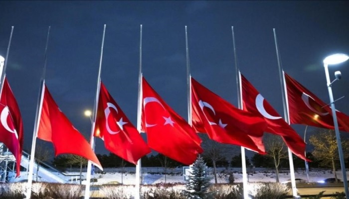 تركيا تنكس الأعلام حدادا على أرواح شهداء فلسطين
