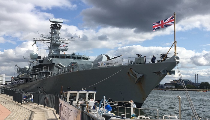 هيئة البحرية البريطانية: كيان عرف نفسه بالبحرية اليمنية أمر سفينة بتغيير مسارها إلى ميناء يمني