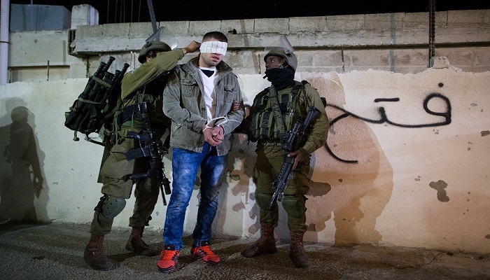 الاحتلال يعتقل 18 مواطنا من الضفة بينم طفل

