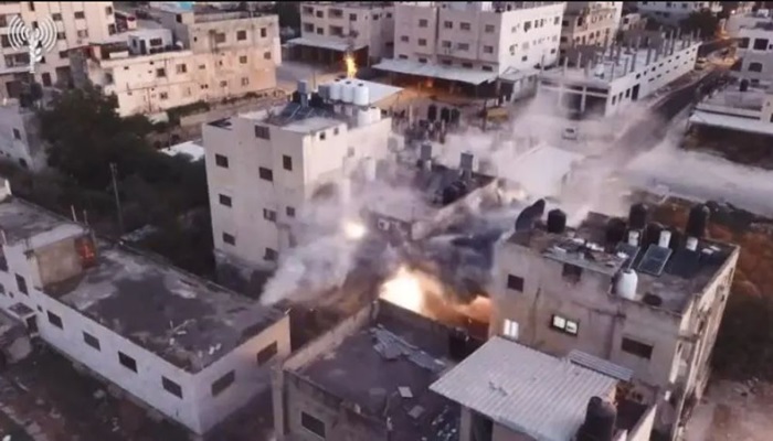 قوات الاحتلال تفجّر منزلا وتهدم آخر في عوريف قرب نابلس
