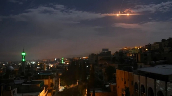 رغم الزلزال الاحتلال الإسرائيلي يقصف دمشق