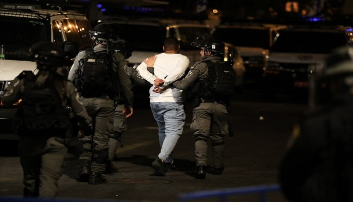 جيش الاحتلال يعتقل عددا من الفلسطينيين بينهم أسرى محررون


