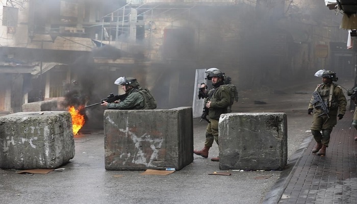 إصابات إحداها خطيرة خلال مواجهات مع الاحتلال وسط الخليل
