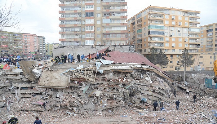أكثر من 4300 قتيل في سوريا وتركيا إثر زلزال مدمر
