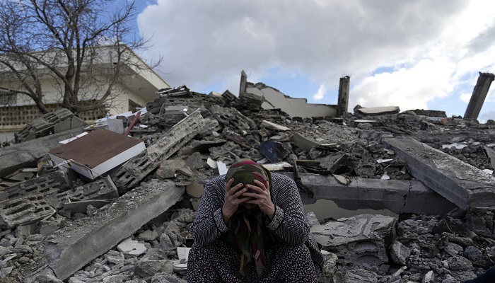 ارتفاع ضحايا الزلزال في سوريا وتركيا إلى أكثر من 15 ألف وفاة