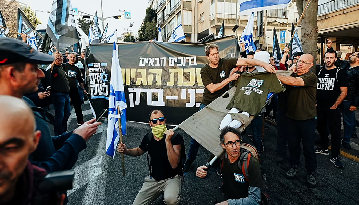 توسع دائرة الاحتجاج إسرائيليا: 650 من جنود الاحتياط في الوحدات الخاصة يرفضون الخدمة 
