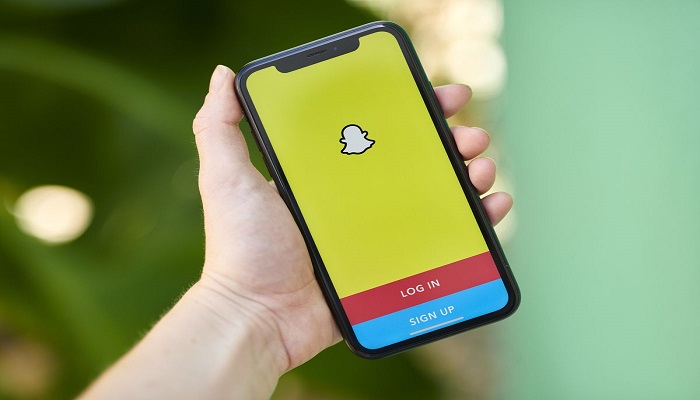 Snapchat يعزز حماية الأطفال