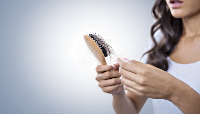 نقص مكمّل غذائي محدد يمكن أن يسبب تساقط الشعر
