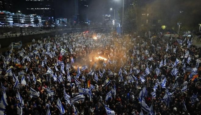 تظاهرات واسعة في إسرائيل ضد حكومة نتنياهو وإقالة غالانت