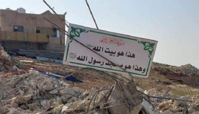 الخليل: الاحتلال يُخطر بهدم مسجد في بادية يطا 
