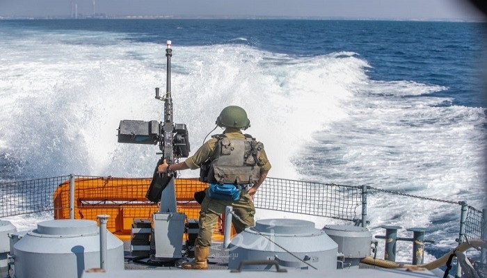بحرية الاحتلال تستهدف مراكب الصيادين في بحر غزة
